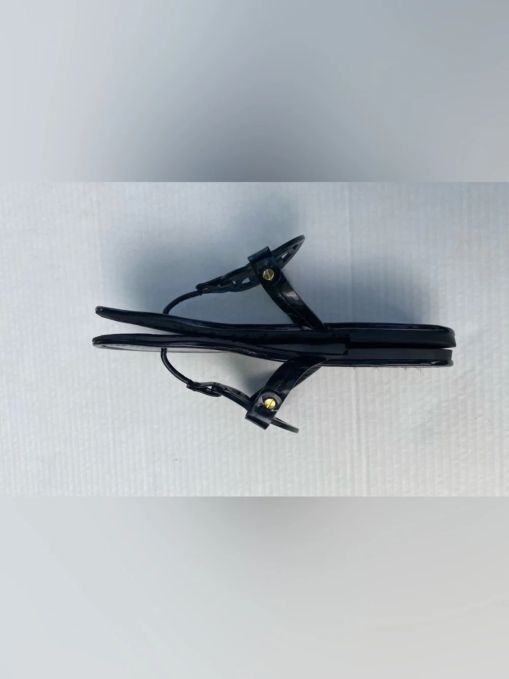 Tory Burch Black Patent Logo Thong Sandals with Gold Accent good condition 🖤✨